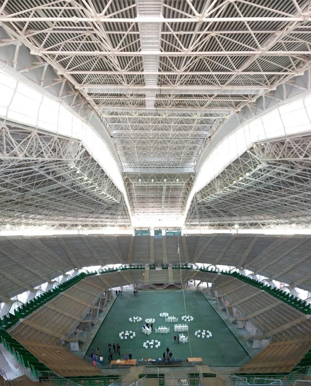 Montaje Terminado de Cubiertas de Estadio Mary Terán de Weiss